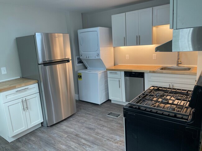 Foto del edificio - 1585 E 32nd St
