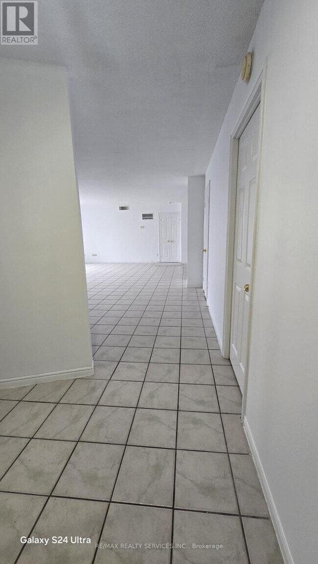 Photo du bâtiment - 4235 Sherwoodtowne Blvd