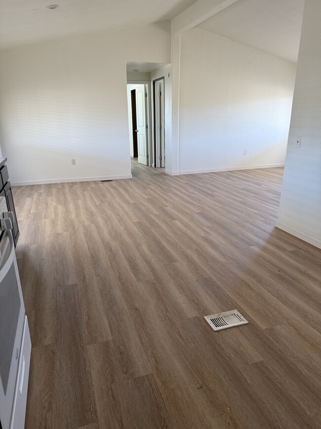 Building Photo - 38760 Dinosaur Point Rd