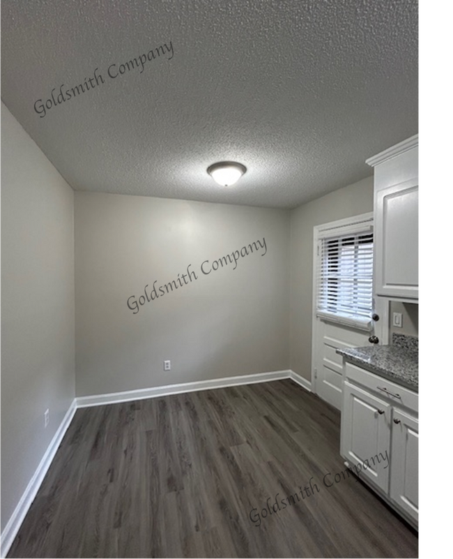 Foto del edificio - 501 Edwards Rd