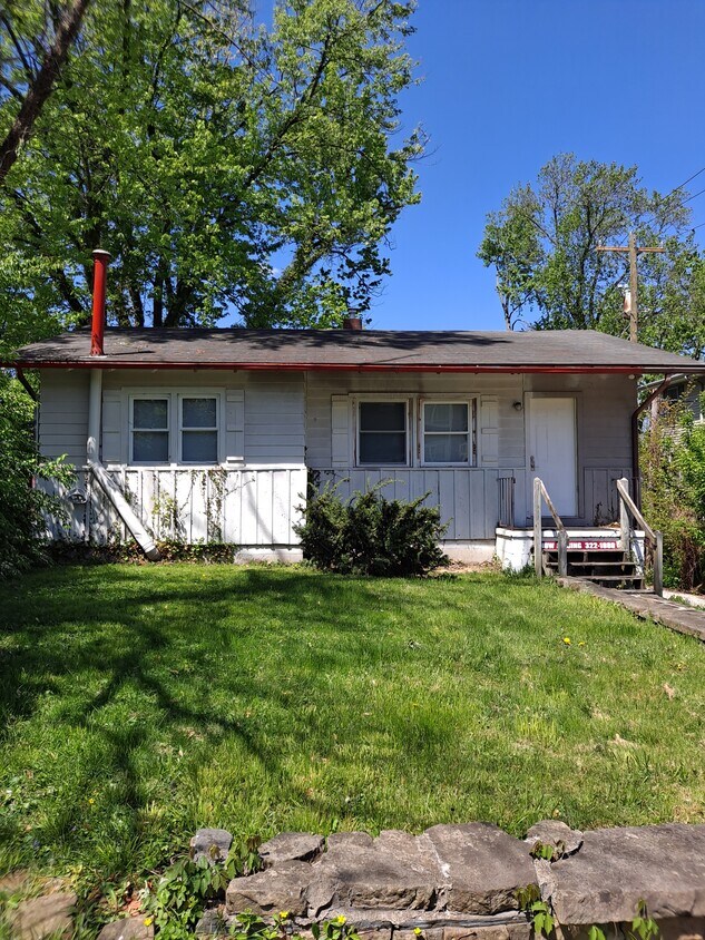 1309 N Lincoln St, Bloomington, IN 47408 House for Rent in Bloomington, IN