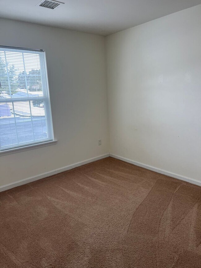 Foto del edificio - 34-37 Eastwick Lane