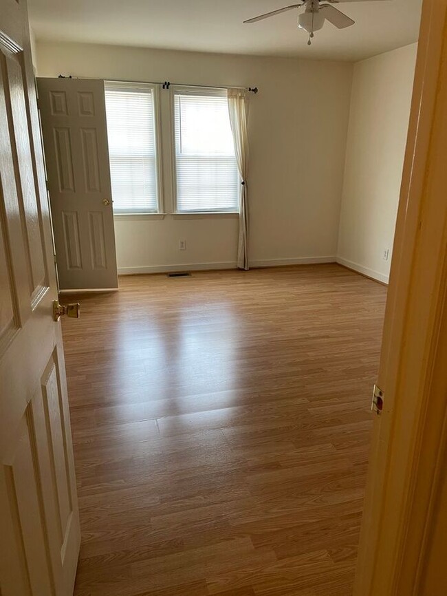 Building Photo - Pilot Grove Apartments, 3br 2ba $975.00
