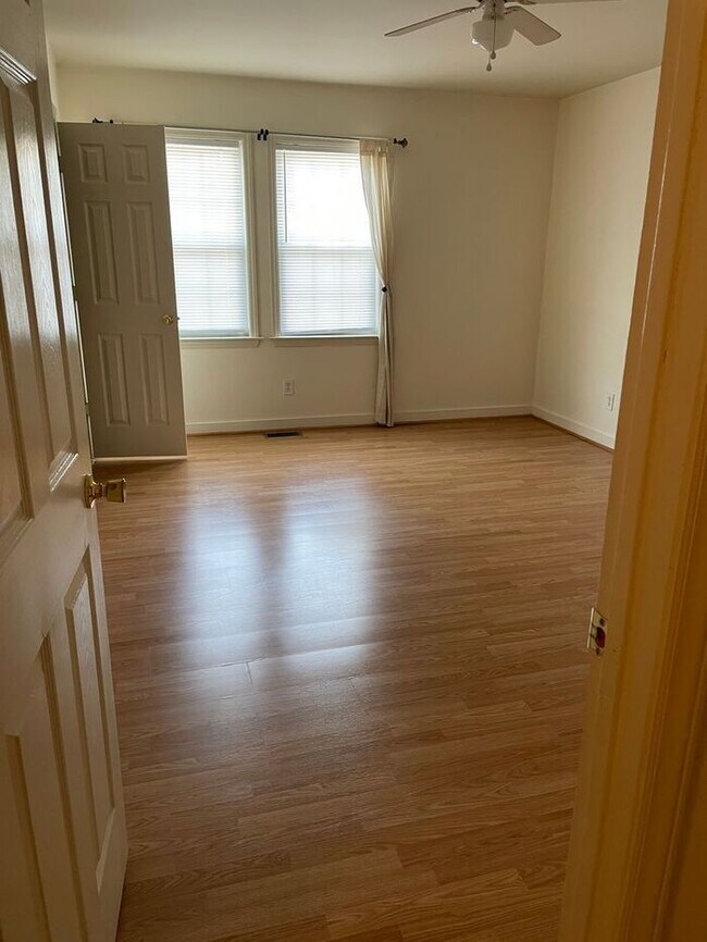 Foto del edificio - Pilot Grove Apartments, 3br 2ba $975.00
