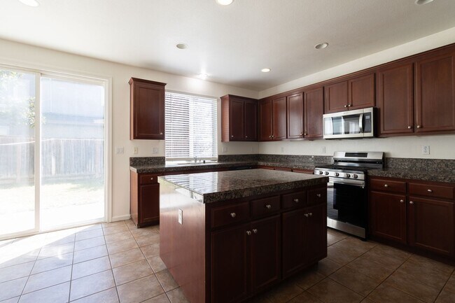 Foto del edificio - Move in Special $100 off first month rent!...