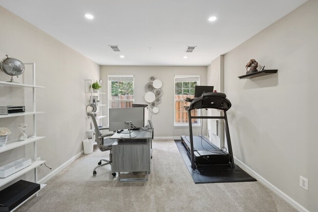 Building Photo - Stunning 3-Level Brick Front Townhome in S...
