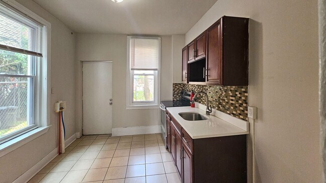 Foto del edificio - 1331 W Silver St, Philadelphia, PA 19132