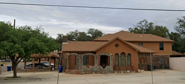 Building Photo - 1402 Market St