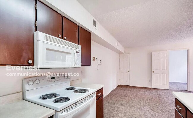 Foto del edificio - 1825 Kendall St