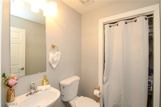 Foto del edificio - 3540 Avion Woods Ct