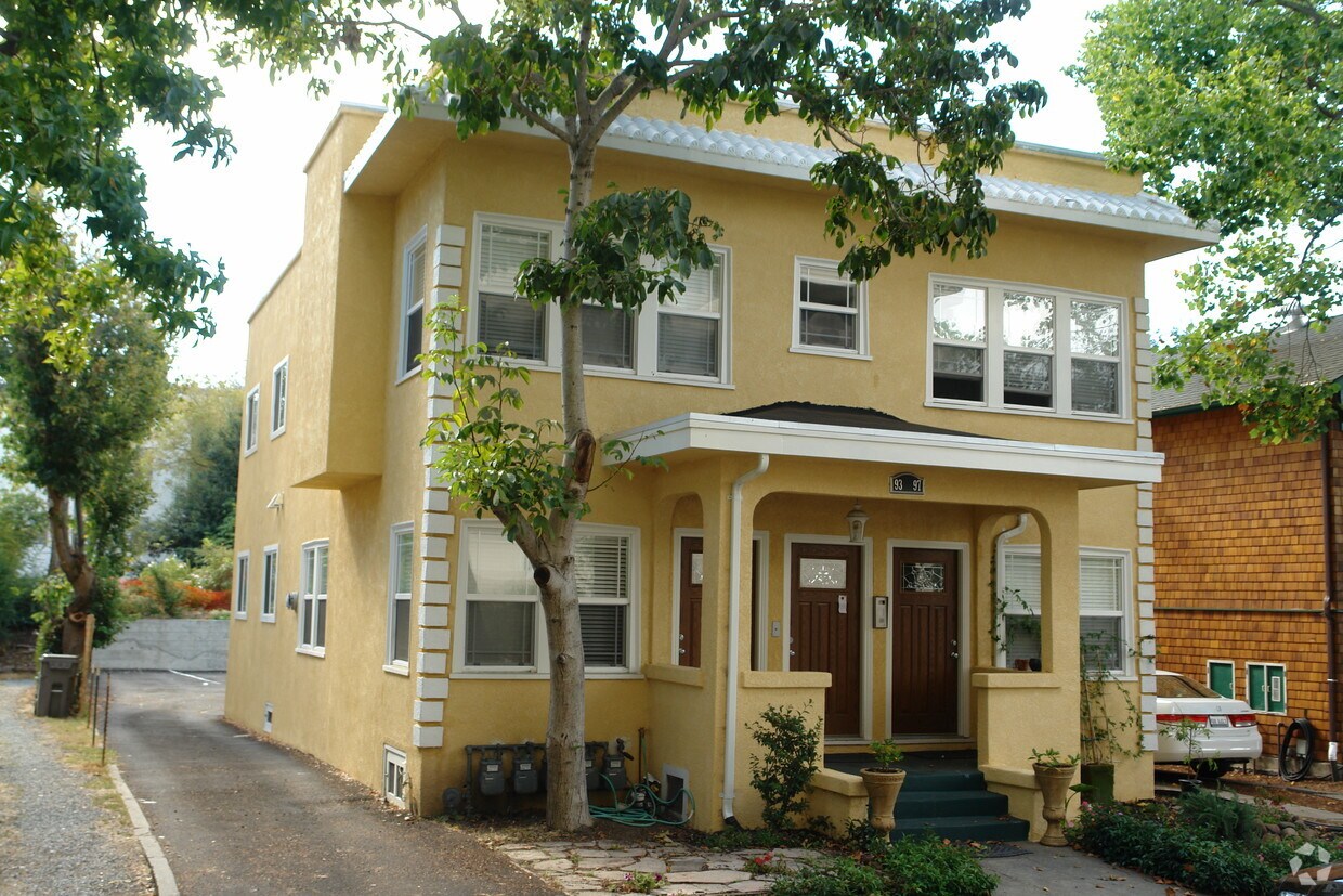 Foto del edificio - 93 Glen Ave