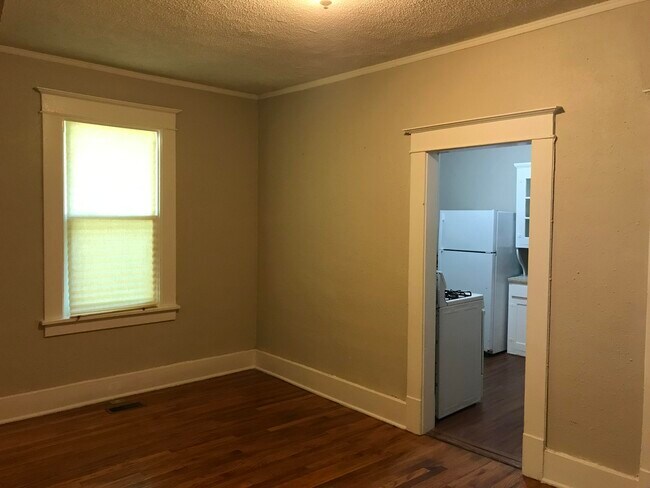 Building Photo - 1110 Troupe St