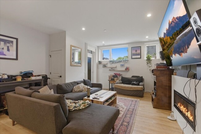 Foto del edificio - 4177 W Belmont Ave
