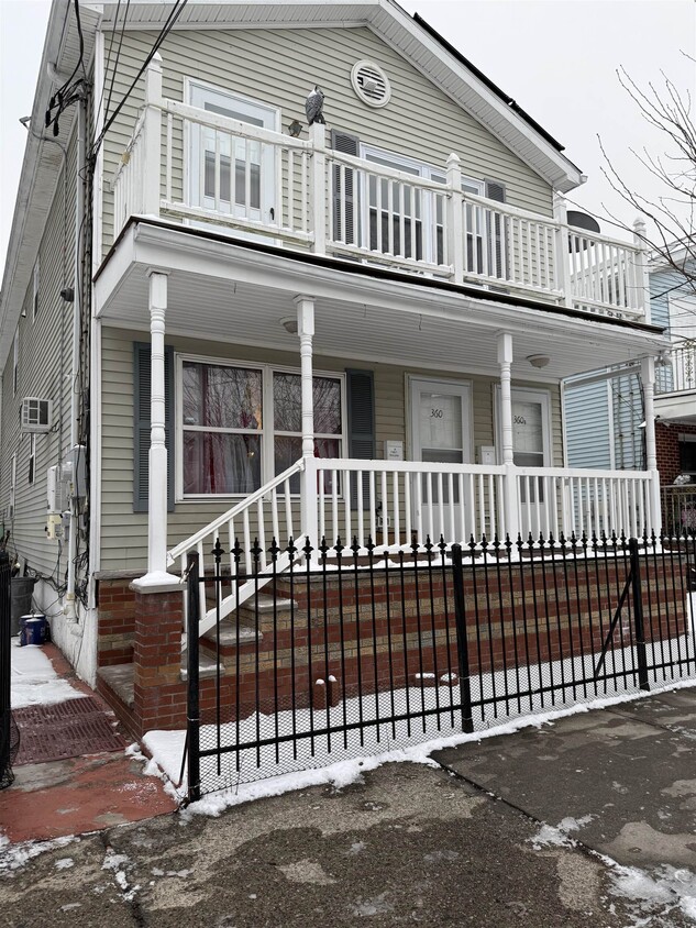 Primary Photo - 360 Whiton St
