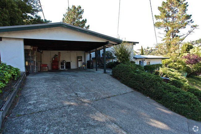 Building Photo - 6-8 Leafwood Cor