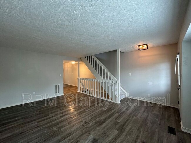 Building Photo - 869 Charnwood Ln