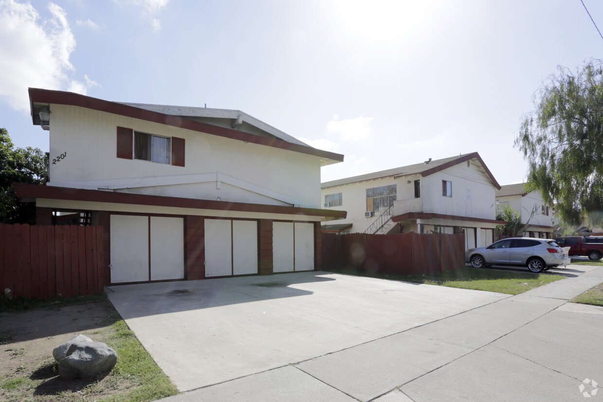 Primary Photo - 2201-2209 S Center St