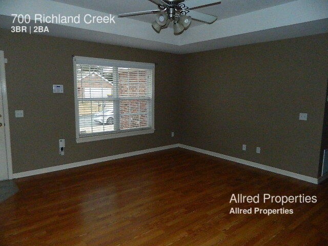 Building Photo - 700 Richland Creek Ave