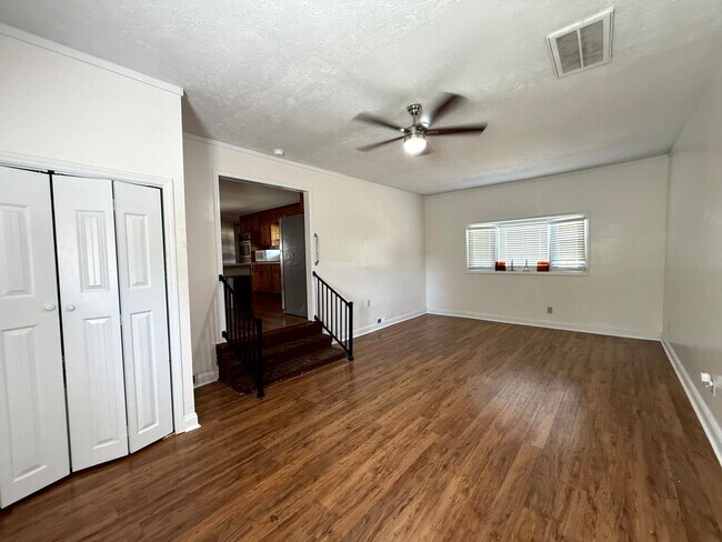 Foto del edificio - 6441 Kincross Ave