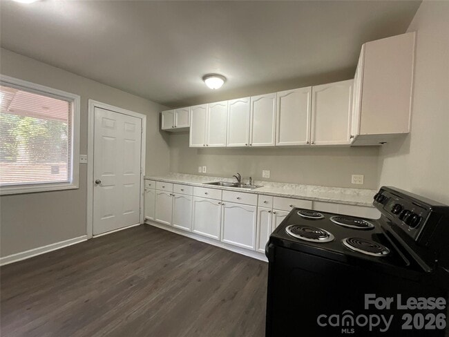 Building Photo - 520 Blendwood Dr