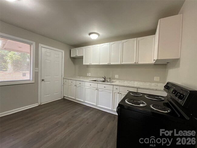 Foto del edificio - 520 Blendwood Dr