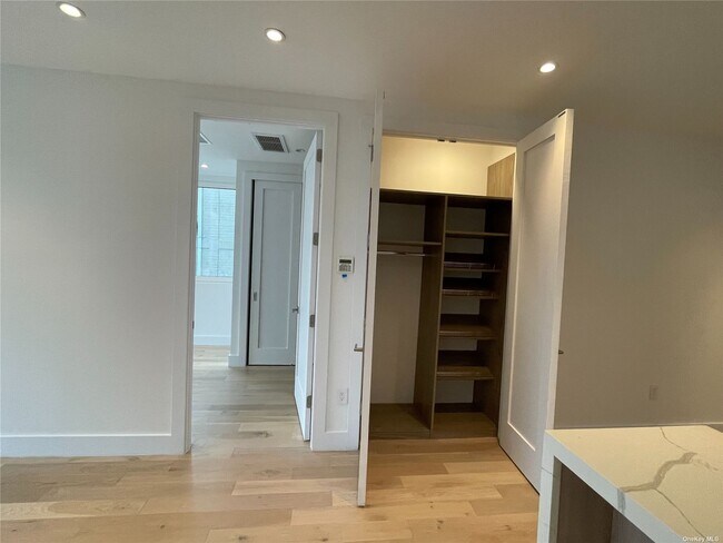 Foto del edificio - 19-14 21st Rd