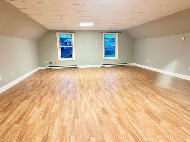 Building Photo - 669 Forest Ave