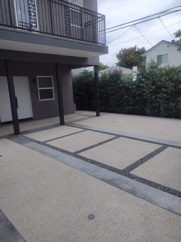 Entrance - 2746 Veteran Ave