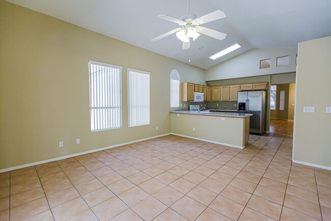 Building Photo - 1 Story home located in Silverado Ranch