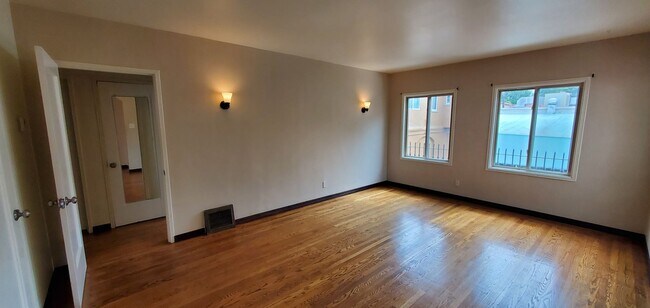 Building Photo - Charming 1 Bedroom/1 Bath Apartment for Re...