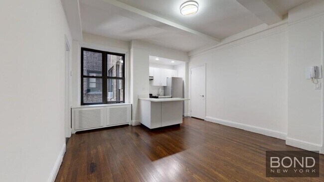 Building Photo - 140 E 46th St
