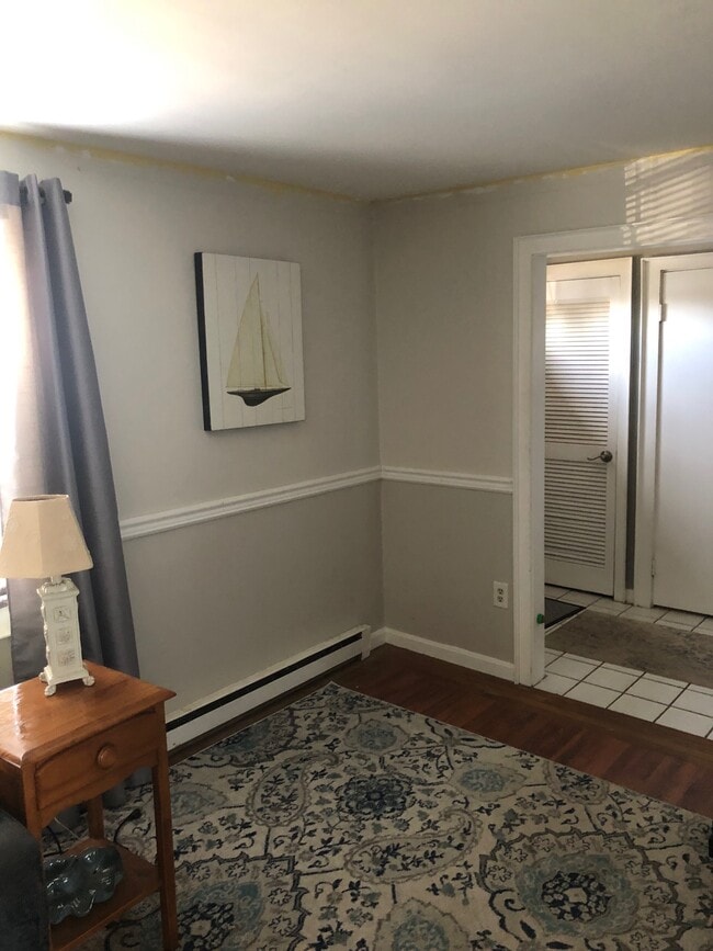 Building Photo - 2 Main St