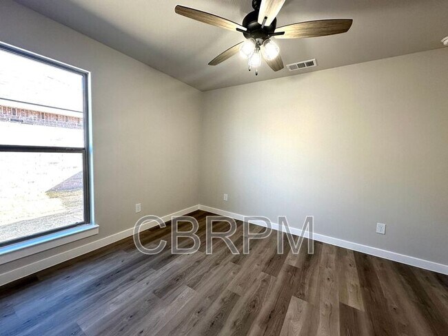 Foto del edificio - 611 E 31st St