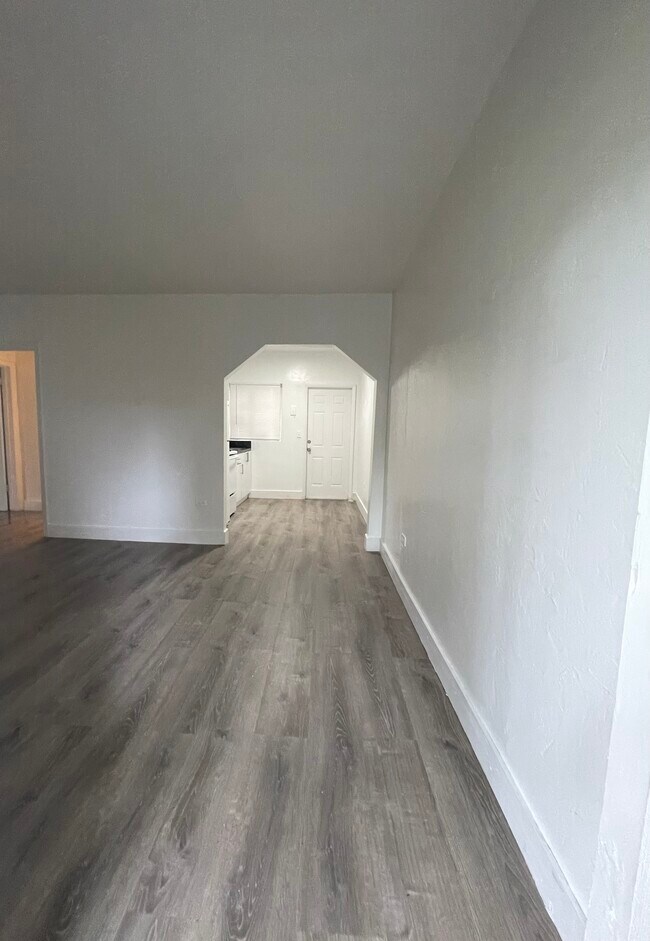 Building Photo - 420 NE 76th St