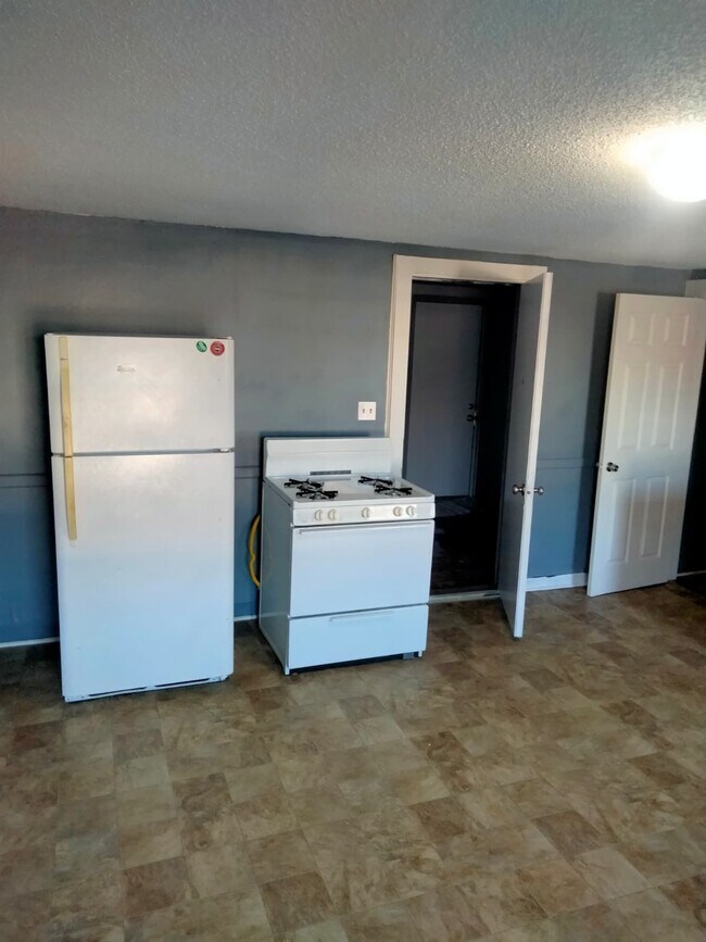 Building Photo - 167 E Main St