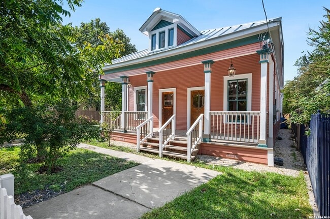 Photo - 312 Leigh Street House