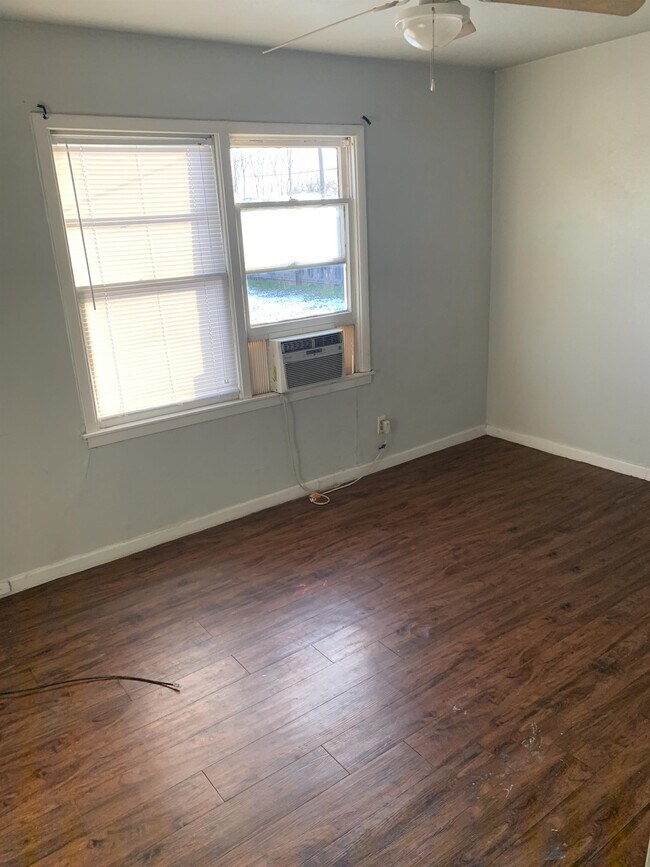 Building Photo - 5361 Encino Rd