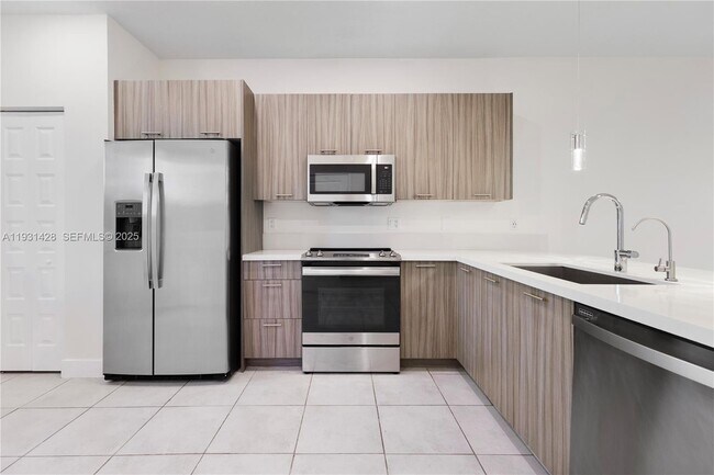 Foto del edificio - 6425 NW 103rd Pl