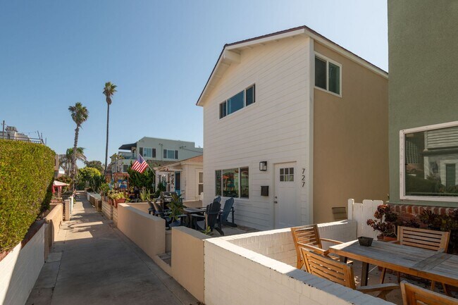 Building Photo - New full Remodel steps to beach / 3 bedroo...
