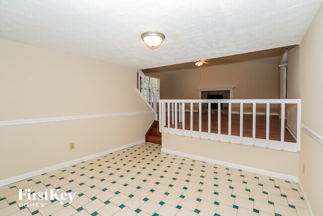 Building Photo - 931 Forest Park Ln