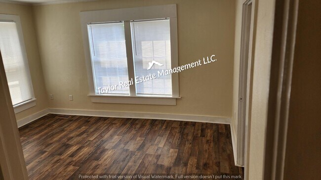 Building Photo - 315 Simpson St