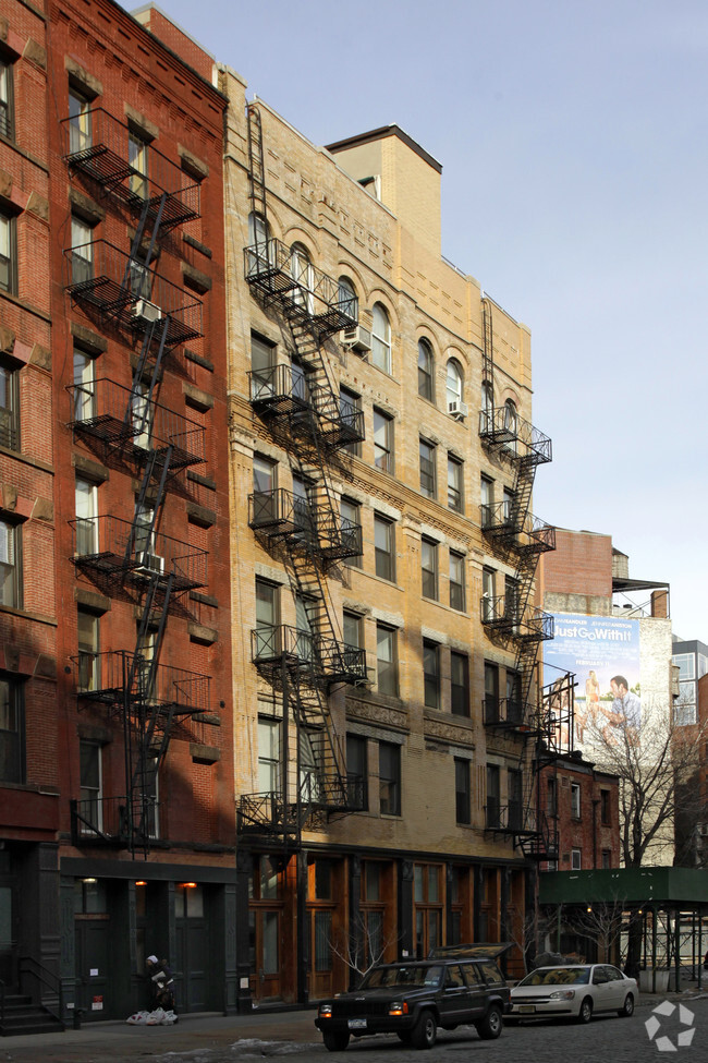Building Photo - 474 Greenwich St