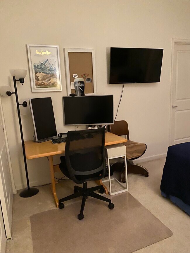 Foto del edificio - 7700 E Academy Blvd