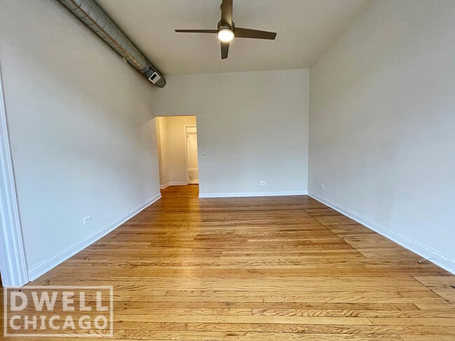 Building Photo - 2550 N Burling St