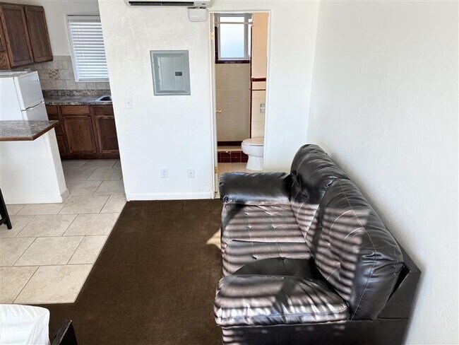 Foto del edificio - 1105 S State St