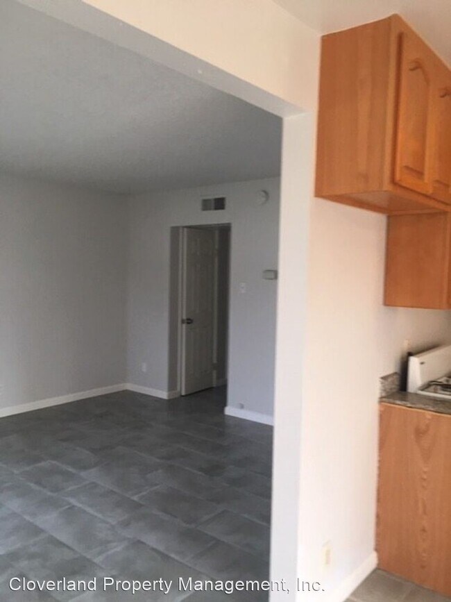 Building Photo - 1 br, 1 bath House - 451 S. Powers Ave.