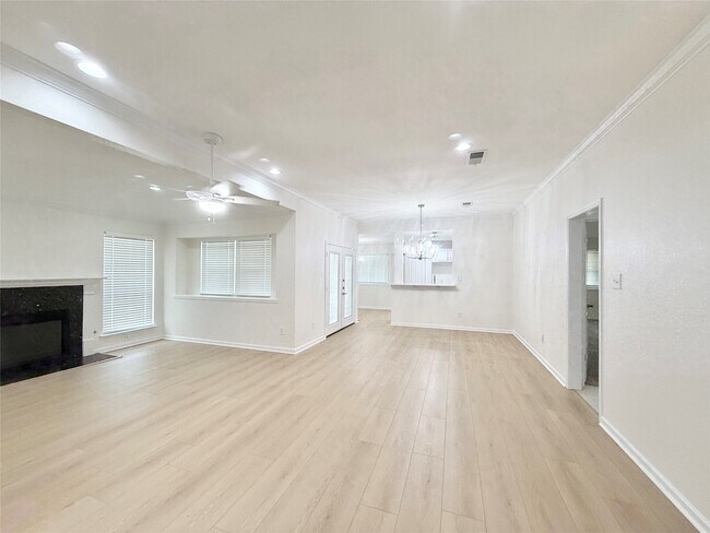 Foto del edificio - 236 Almond Dr