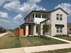 Building Photo - 8601 Looksee Ln