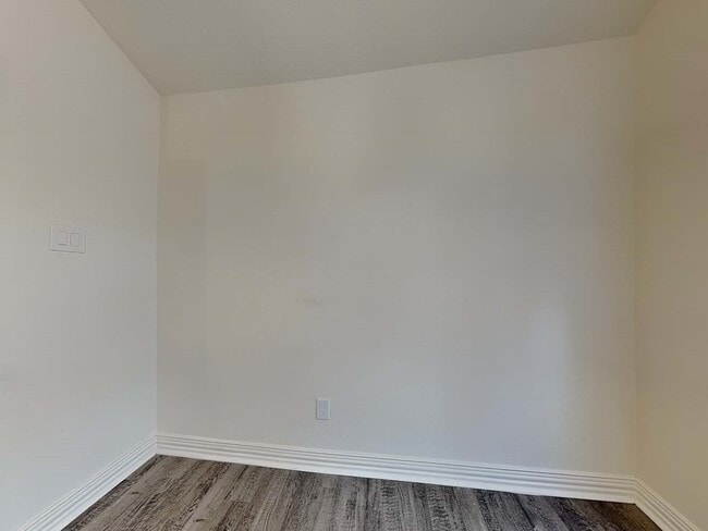 Building Photo - 9167 Golden Sunshine Dr