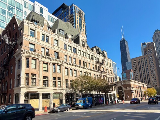 Building Photo - 102 W Chicago Ave